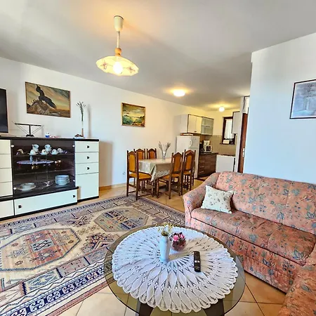 Vila Davor Kl House In A Small Fishing Village *